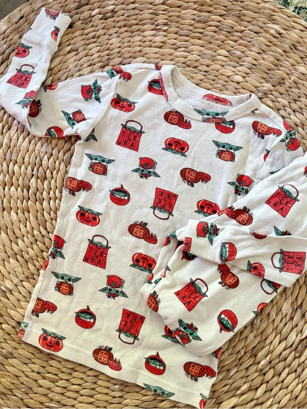 Gap Kids Star Wars Grogu Two Piece Pajamas Sz 6 Years
